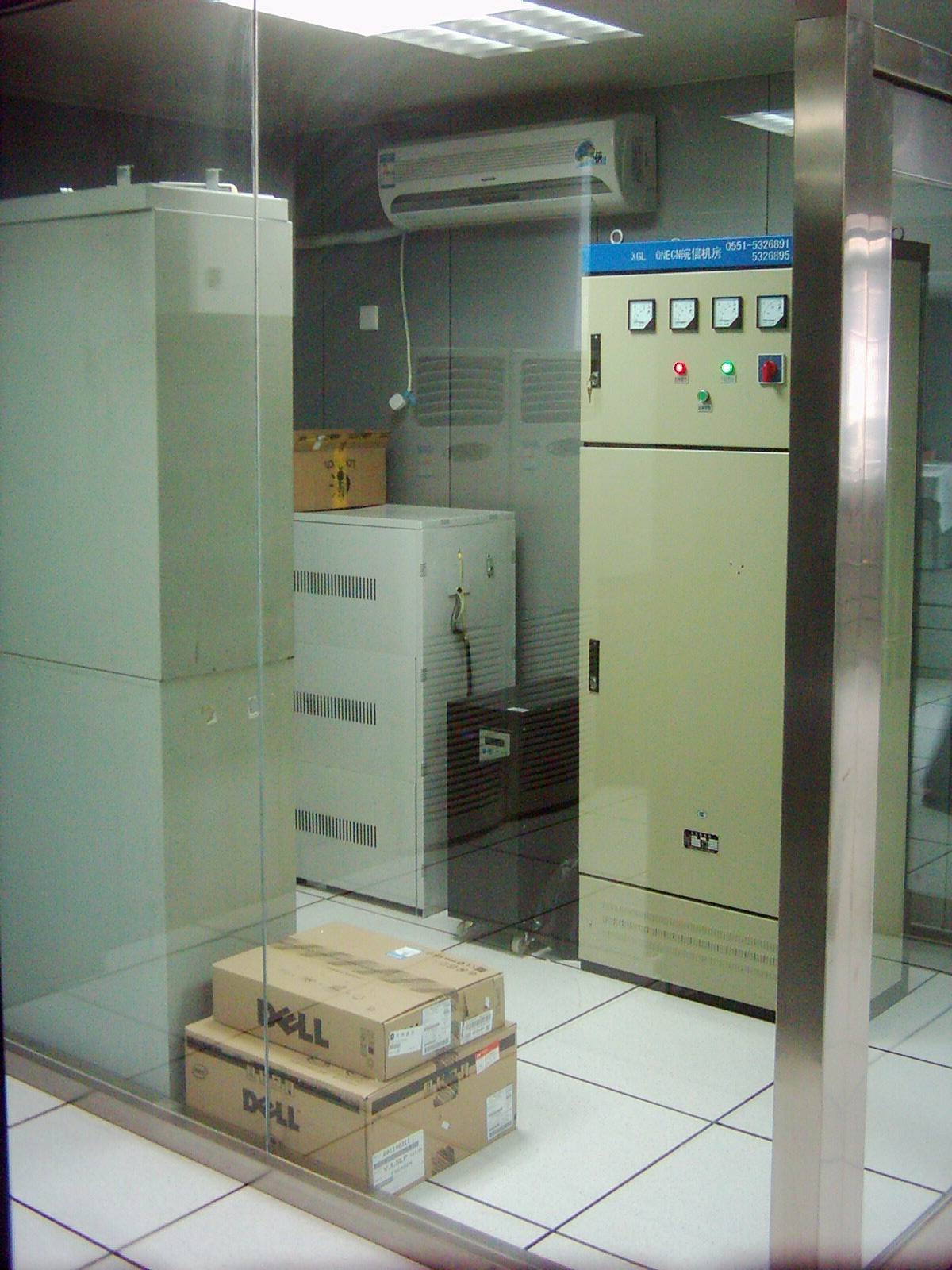科技局機(jī)房4.jpg